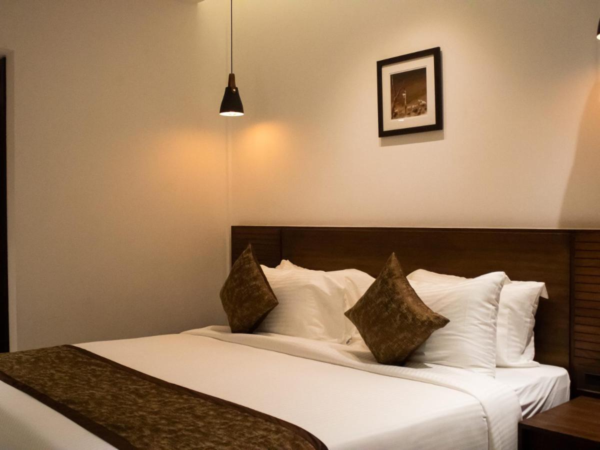 The Runway Hotel Kochi Kültér fotó