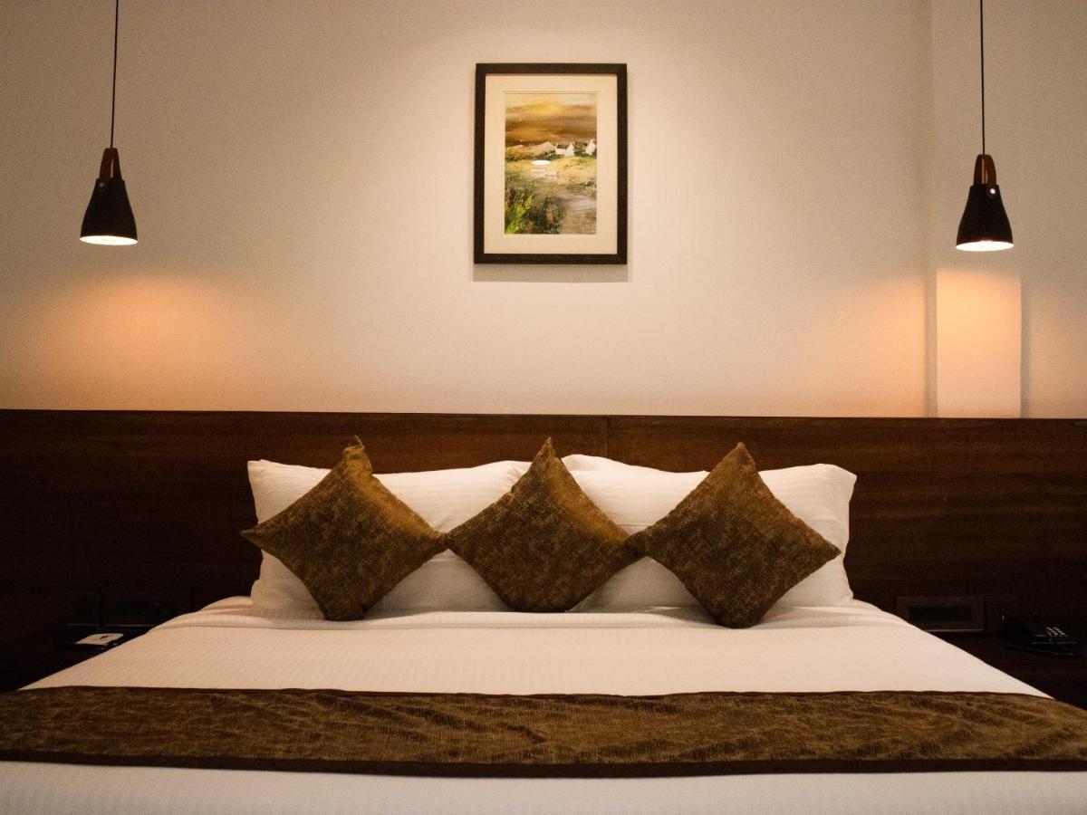 The Runway Hotel Kochi Kültér fotó