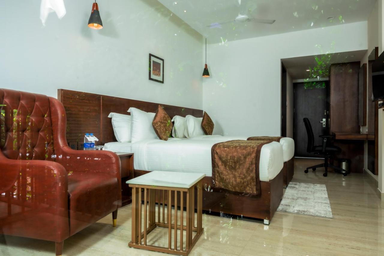 The Runway Hotel Kochi Kültér fotó