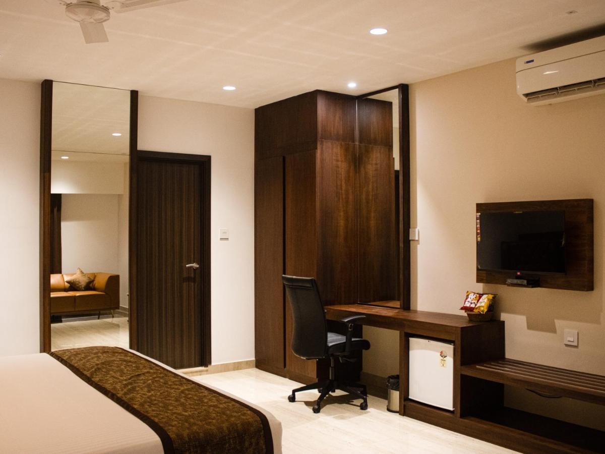 The Runway Hotel Kochi Kültér fotó